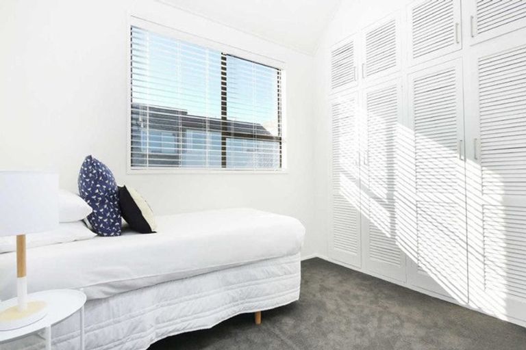 Photo of property in 72 Aikmans Road, Merivale, Christchurch, 8014