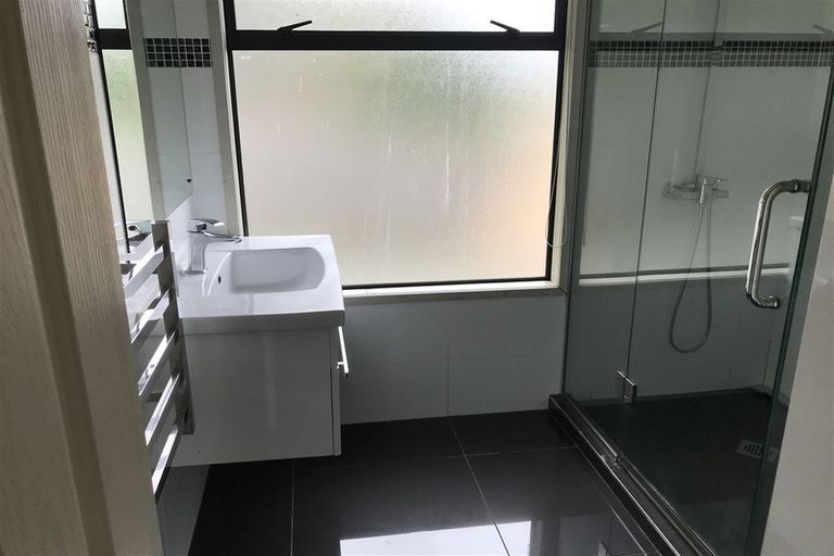 Photo of property in 8 Blethyn Place, Te Atatu South, Auckland, 0610