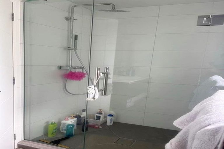 Photo of property in 18a Hazel Glen, Bayview, Auckland, 0629