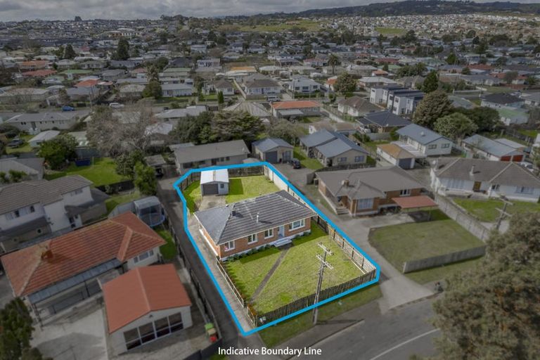 Photo of property in 22a Sutton Crescent, Papakura, 2110