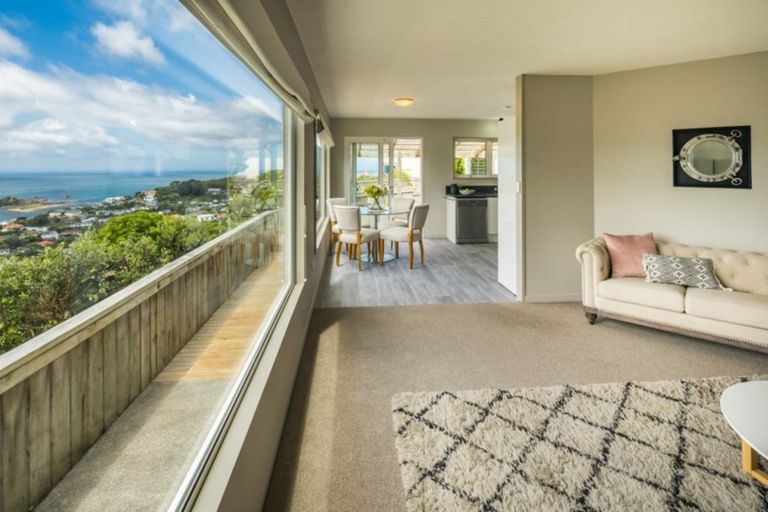 Photo of property in 18 Dargle Way, Island Bay, Wellington, 6023