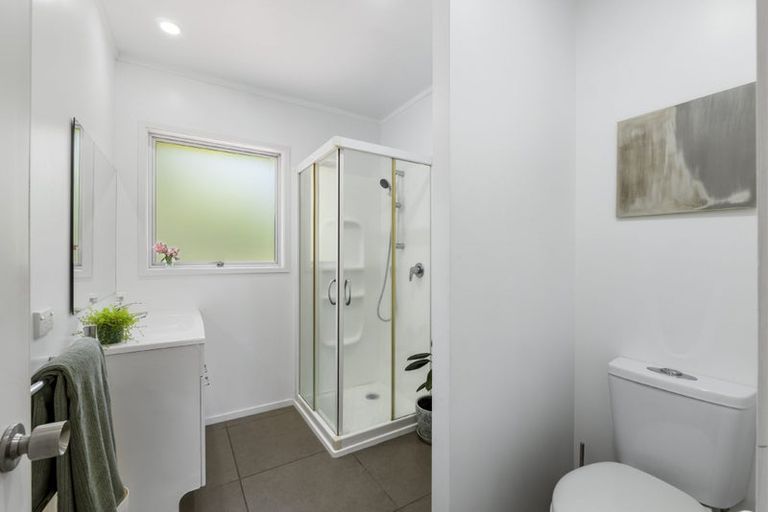 Photo of property in 1/41 Ravenwood Drive, Forrest Hill, Auckland, 0620