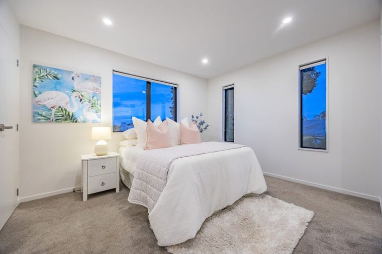 Photo of property in 3c Dawnhaven Drive, Te Atatu Peninsula, Auckland, 0610