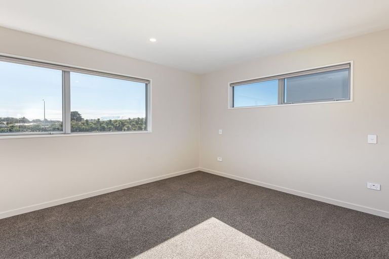 Photo of property in 5 Kakapo Lane, Redwood, Christchurch, 8051