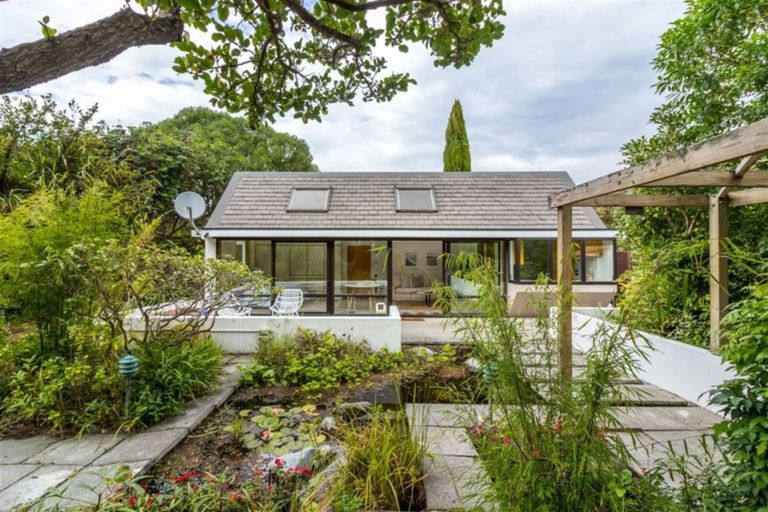 Photo of property in 100 Beachville Road, Redcliffs, Christchurch, 8081