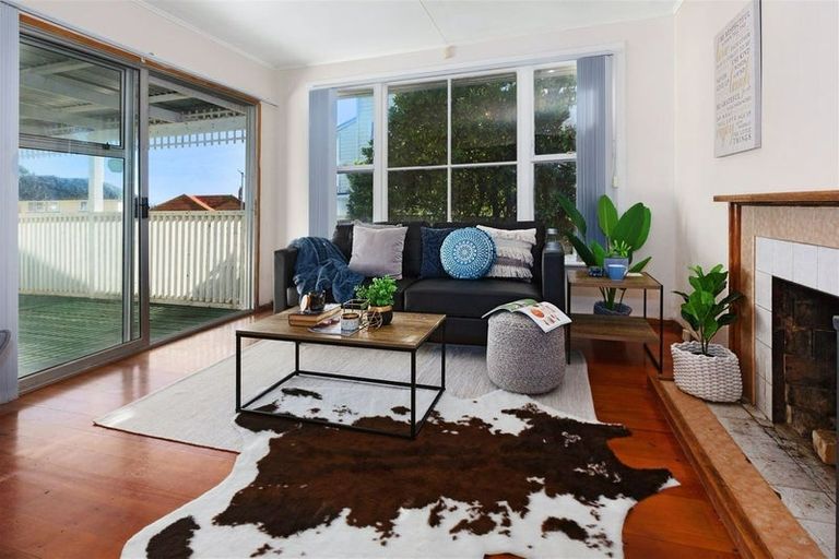 Photo of property in 11 D'urville Street, Cannons Creek, Porirua, 5024