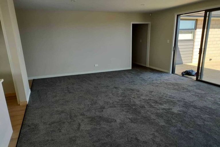 Photo of property in 35 Tahuna Minhinnick Drive, Glenbrook, 2681
