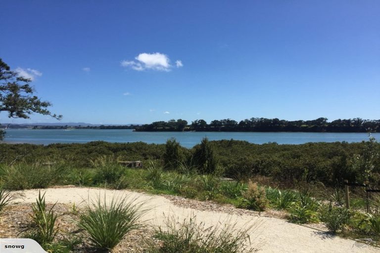 Photo of property in 4 Tahuna Minhinnick Drive, Glenbrook, 2681