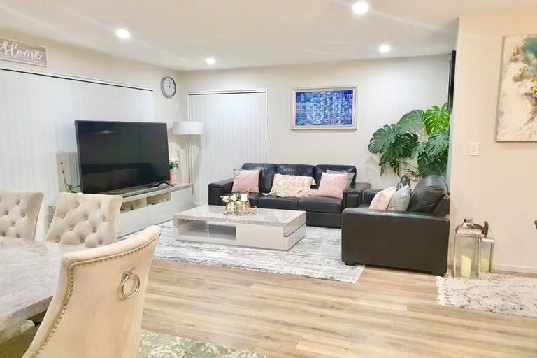 Photo of property in 10 Wairepo Street, Takanini, 2112