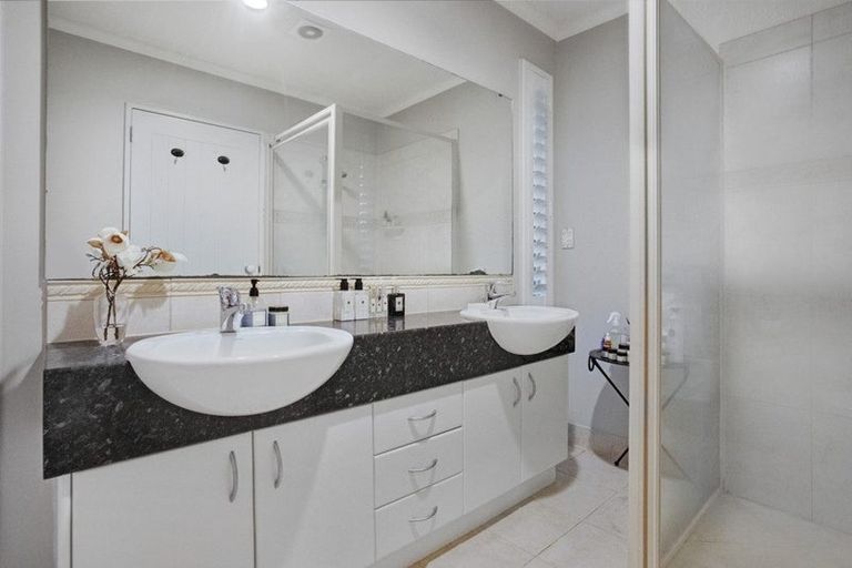 Photo of property in 113 Tauranga Place, Orewa, 0931