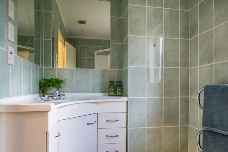 Photo of property in 52 Grays Road, Plimmerton, Porirua, 5026