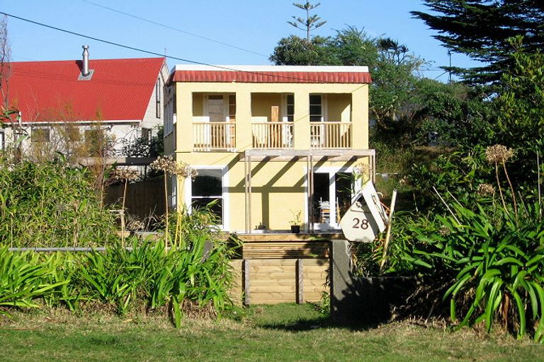 Photo of property in 28 Hona Street, Waikanae Beach, Waikanae, 5036