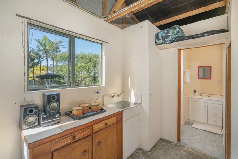 Photo of property in 37 Hahei Beach Road, Hahei, Whitianga, 3591