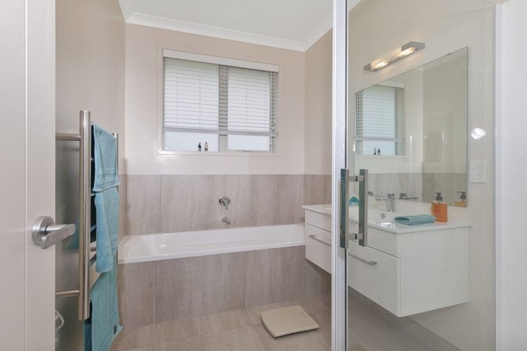 Photo of property in 5 Laly Haddon Place, Matakana, Warkworth, 0985