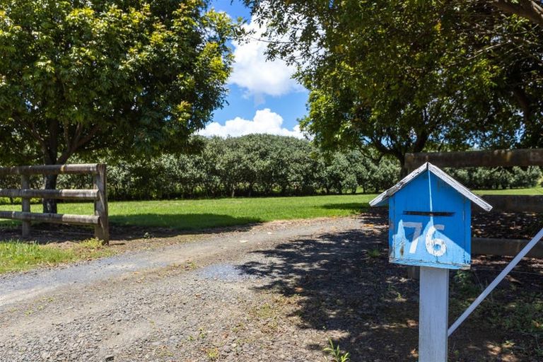 Photo of property in 76 Riverland Road, Kumeu, 0892