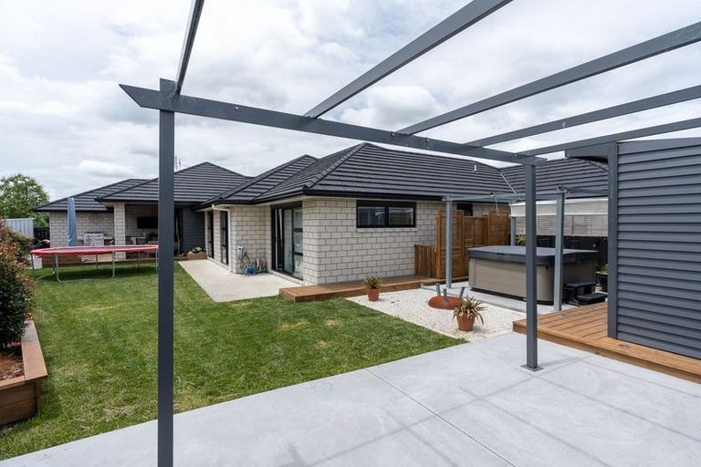 Photo of property in 16 Kapua Crescent, Rototuna North, Hamilton, 3210