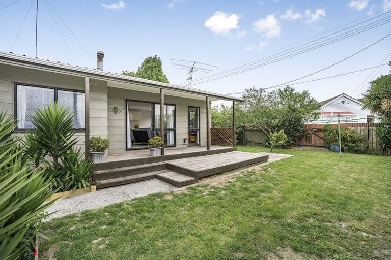 Photo of property in 2/1159 High Street, Taita, Lower Hutt, 5011