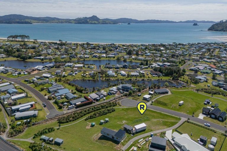 Photo of property in 4 Tinirau Place, Cooks Beach, 3591