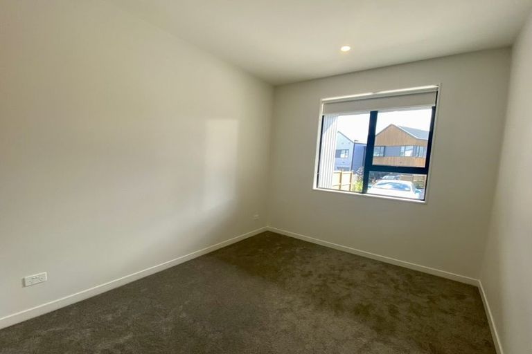 Photo of property in 2 Puihi Crescent, Massey, 0614