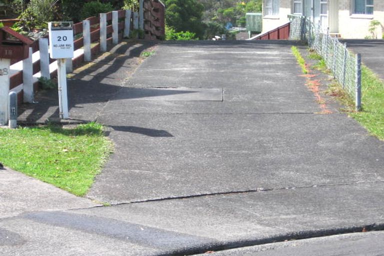 Photo of property in 20 Tanoa Place, Glendene, Auckland, 0602