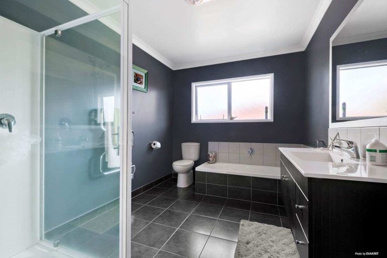 Photo of property in 7 Jomard Terrace, Northcross, Auckland, 0632