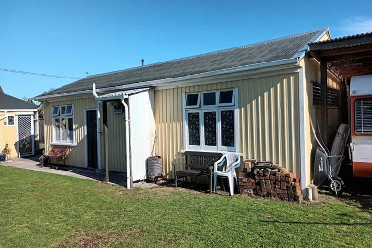 Photo of property in 9 Gladstone Street, Westport, 7825