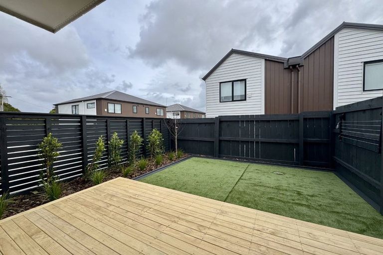 Photo of property in 3/131 Lancaster Road, Beach Haven, Auckland, 0626
