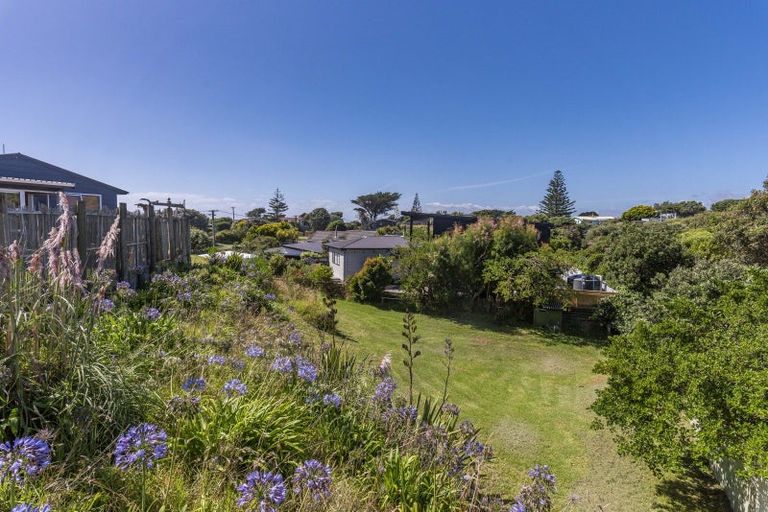 Photo of property in 42 Rodney Avenue, Te Horo Beach, Otaki, 5581