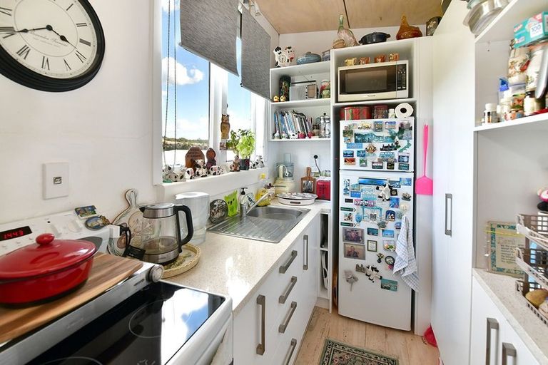 Photo of property in 10 John Road, Stanmore Bay, Whangaparaoa, 0932