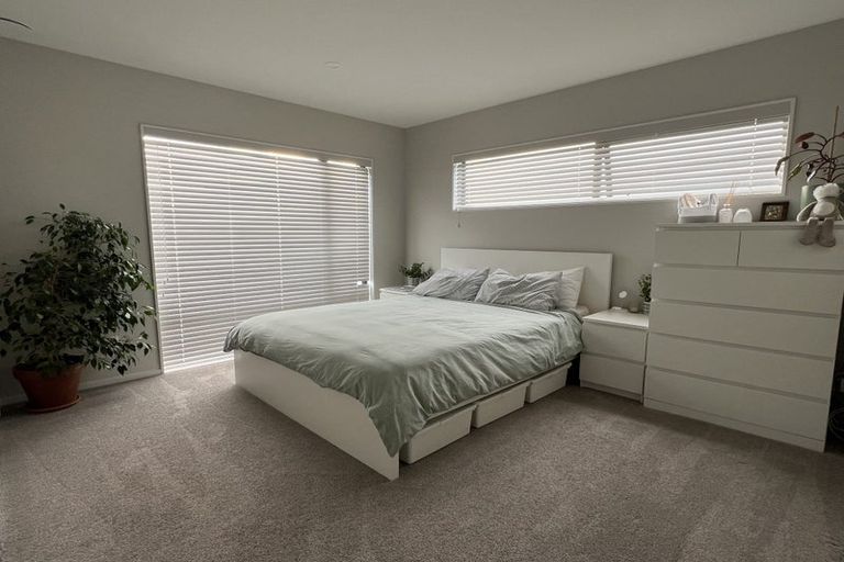 Photo of property in 11 Lumbarda Drive, Kumeu, 0810