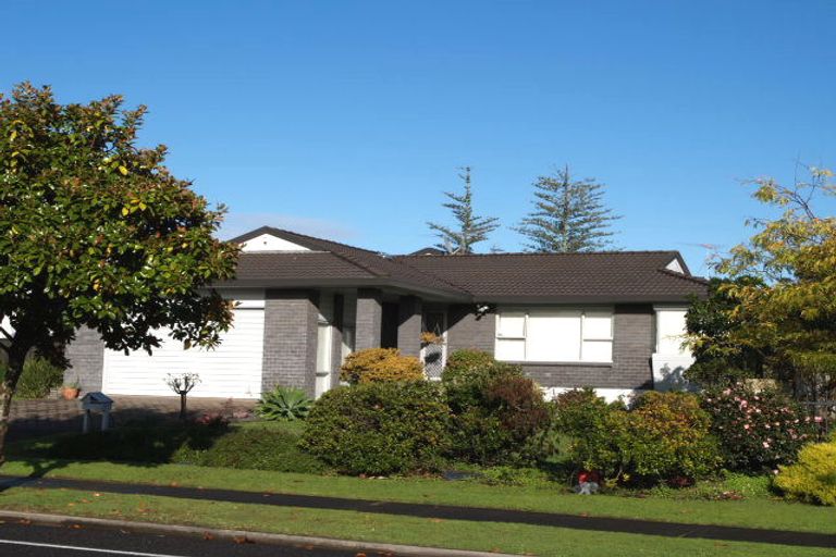 Photo of property in 71 Golfland Drive, Golflands, Auckland, 2013