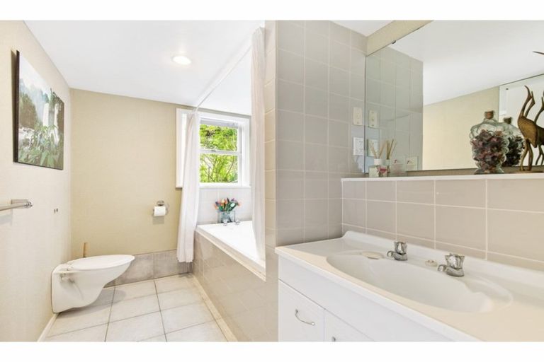 Photo of property in 75 Saddleback Rise, Murrays Bay, Auckland, 0630
