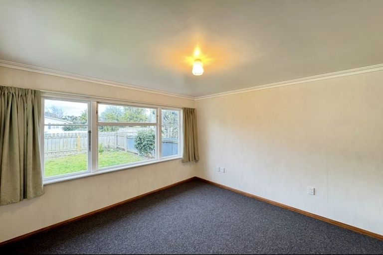 Photo of property in 75 Pahiatua Street, Hokowhitu, Palmerston North, 4410
