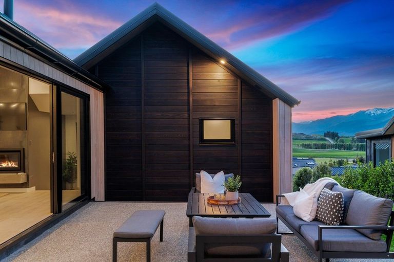 Photo of property in 19 Falconer Rise, Jacks Point, Queenstown, 9371