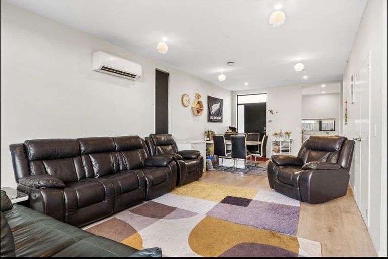 Photo of property in 83 Walters Road, Papakura, Takanini, 2110