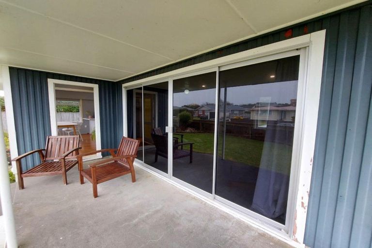 Photo of property in 8 Riversdale Drive, Merrilands, New Plymouth, 4312