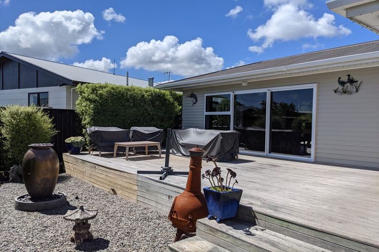 Photo of property in 48a Queenwood Road, Levin, 5510