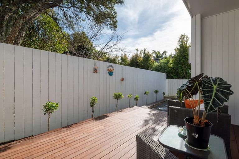 Photo of property in 61b Knights Road, Rothesay Bay, Auckland, 0630