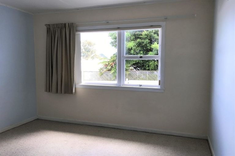 Photo of property in 37 Awanui Street, Merrilands, New Plymouth, 4312