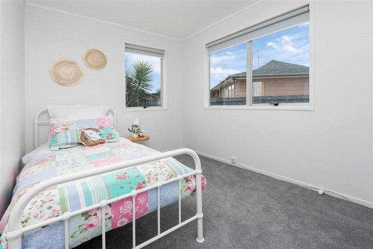 Photo of property in 4 Lyren Place, Half Moon Bay, Auckland, 2012
