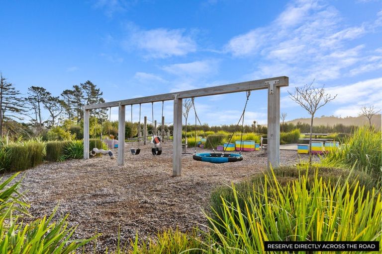 Photo of property in 64 Accolage Boulevard, Kumeu, 0810