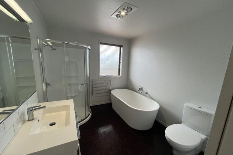 Photo of property in 9a-e Moulton Street, Moturoa, New Plymouth, 4310
