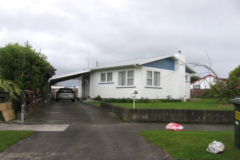 Photo of property in 6 Wairau Place, Kelvin Grove, Palmerston North, 4414