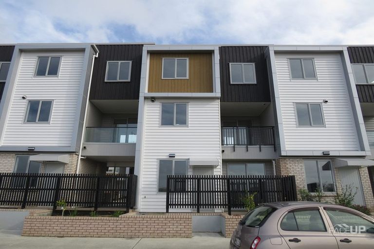 Photo of property in 21 Ceramic Lane, New Lynn, Auckland, 0600