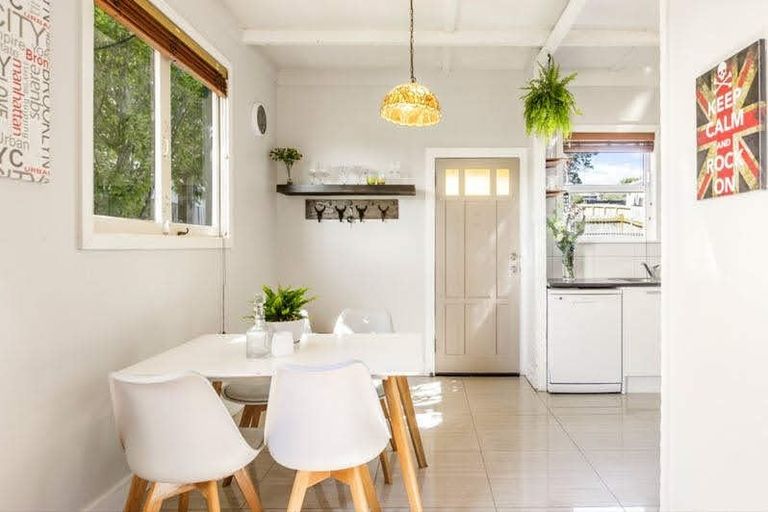 Photo of property in 2/22 Clayburn Road, Glen Eden, Auckland, 0602