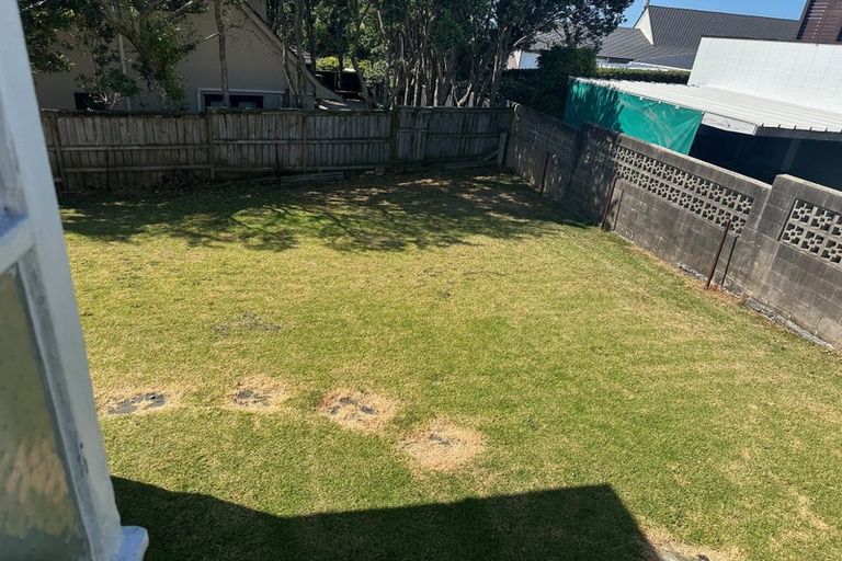 Photo of property in 2/18a Fenwick Avenue, Milford, Auckland, 0620