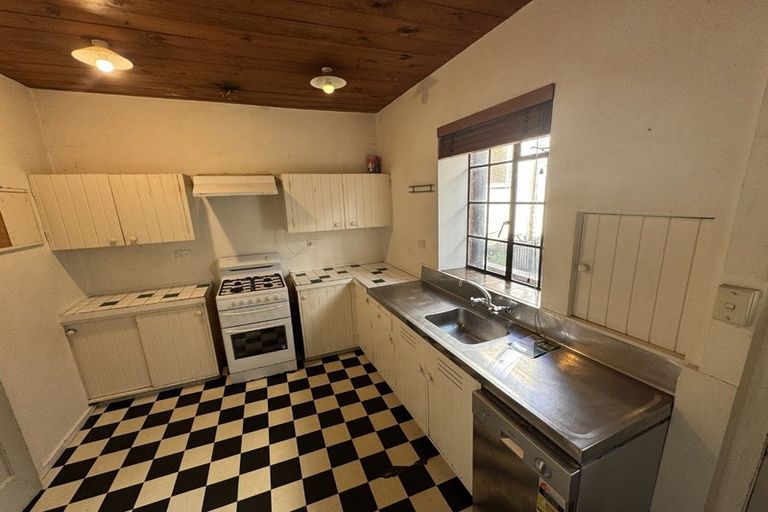 Photo of property in 4 Barton Terrace, Thorndon, Wellington, 6011