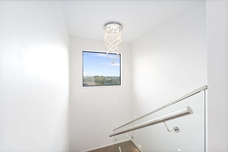 Photo of property in 55 Platinum Rise, Ranui, Auckland, 0612