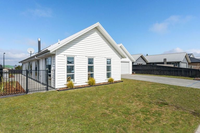 Photo of property in 76 Huka Heights Drive, Rangatira Park, Taupo, 3330