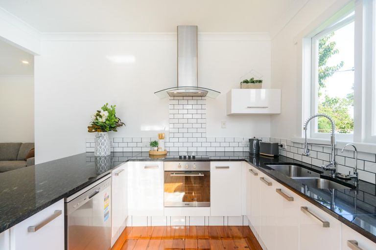 Photo of property in 57b Crewe Crescent, Hokowhitu, Palmerston North, 4410